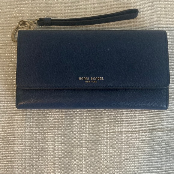 henri bendel Handbags - Henri Bendel Navy Blue Wristlet